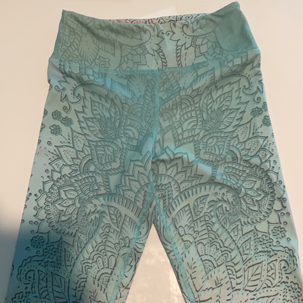 Active leggings with mandala detailing